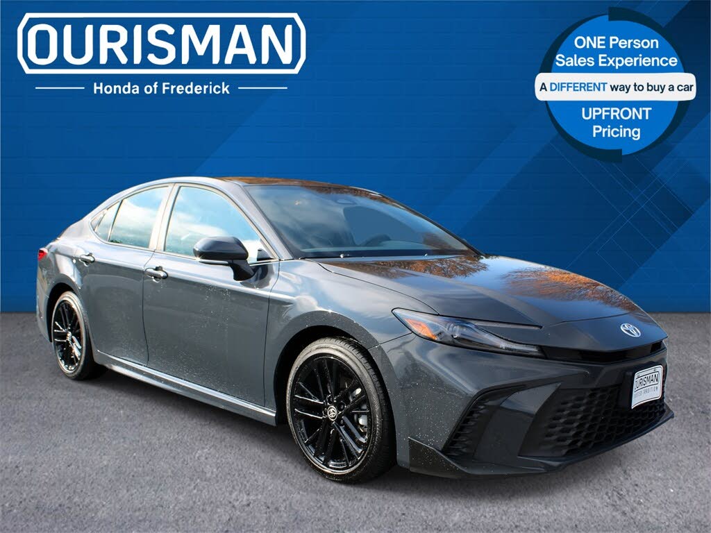 2025 Toyota Camry SE FWD