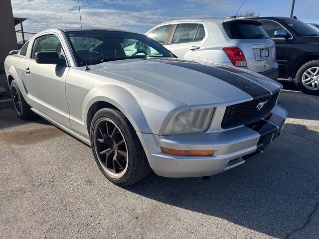 2005 Ford Mustang V6 Deluxe Coupe RWD