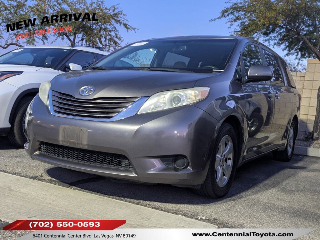 2017 Toyota Sienna LE 7-Passenger Auto Access Seat FWD