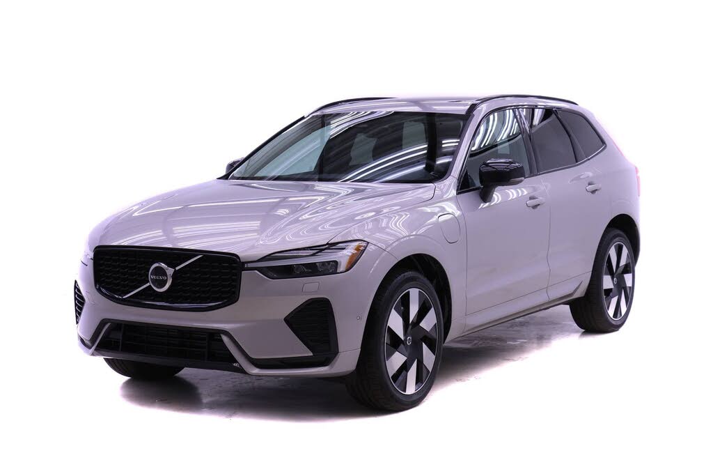 2024 Volvo XC60 Recharge T8 Plus Dark Theme eAWD