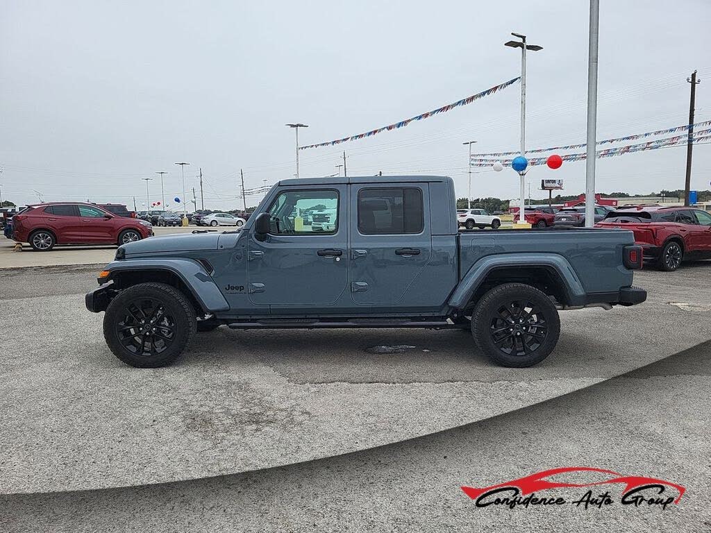 2025 Jeep Gladiator NightHawk Crew Cab 4WD