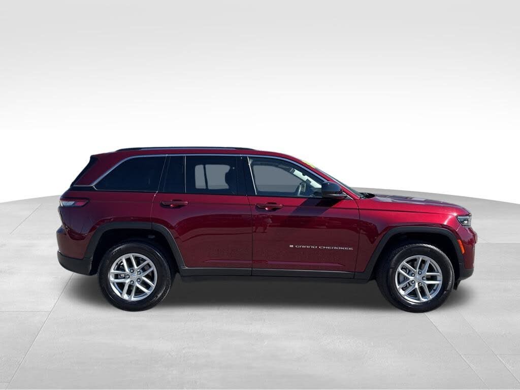 2023 Jeep Grand Cherokee Laredo 4WD