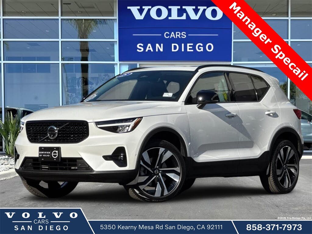 2025 Volvo XC40 B5 Plus Dark Theme AWD