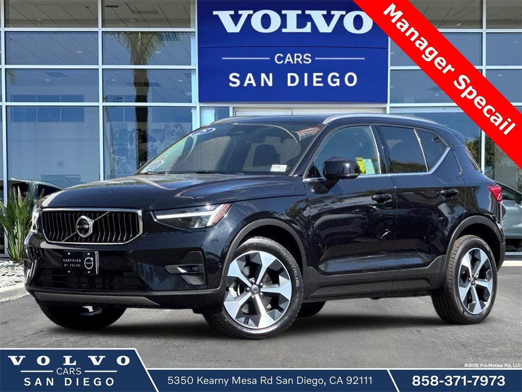 2025 Volvo XC40 B5 Plus Bright Theme AWD