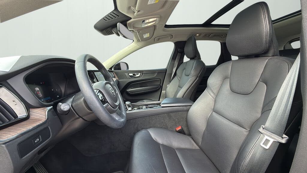 2023 Volvo XC60 B5 Plus Bright Theme FWD