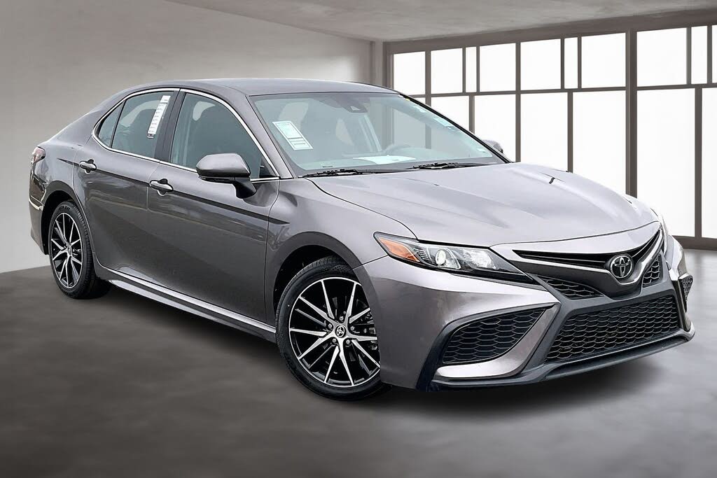 2024 Toyota Camry SE FWD