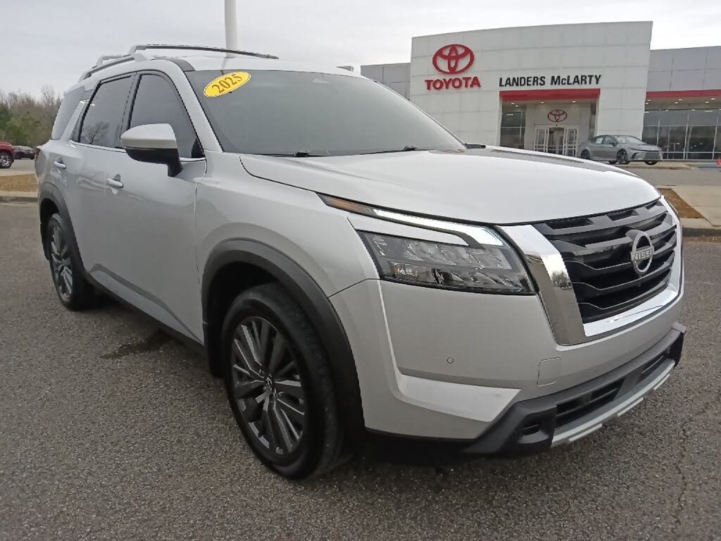 2025 Nissan Pathfinder SL FWD