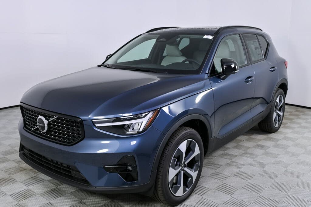 2026 Volvo XC40 B4 Plus FWD