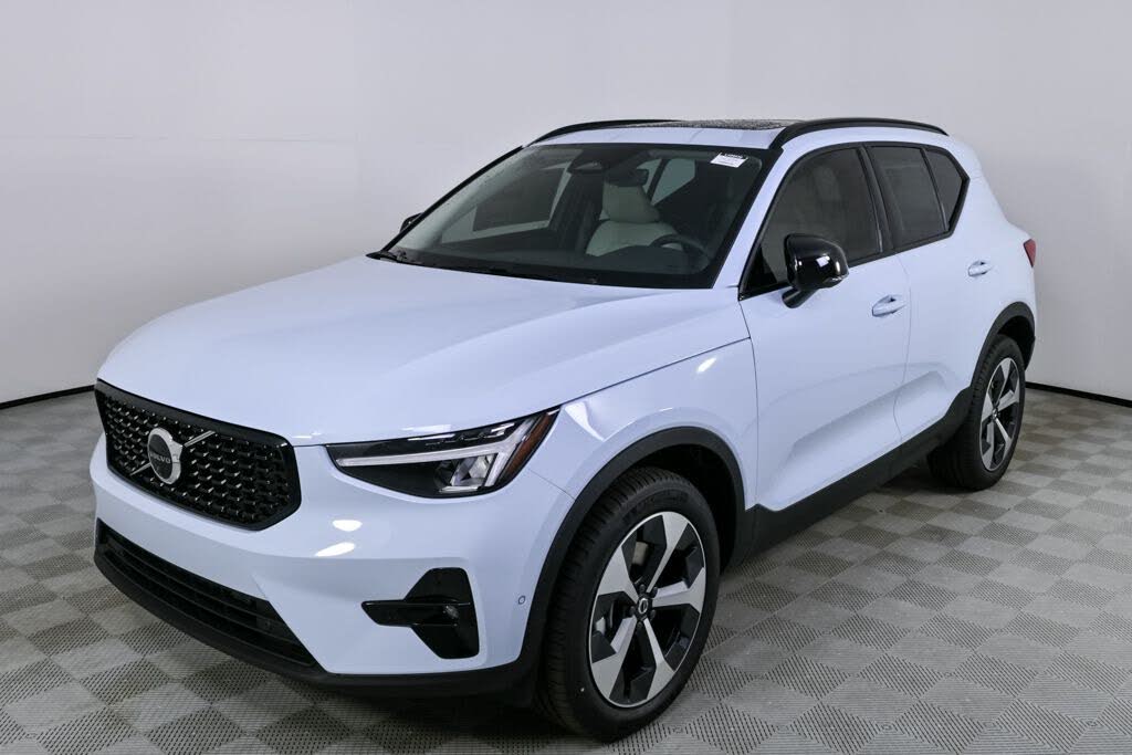 2026 Volvo XC40 B4 Plus FWD