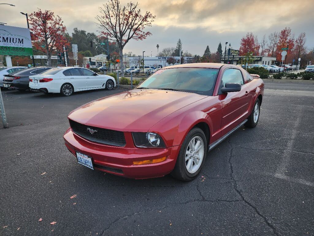 2005 Ford Mustang V6 Deluxe Coupe RWD