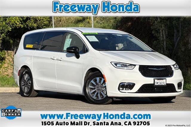 2024 Chrysler Pacifica Hybrid Select FWD