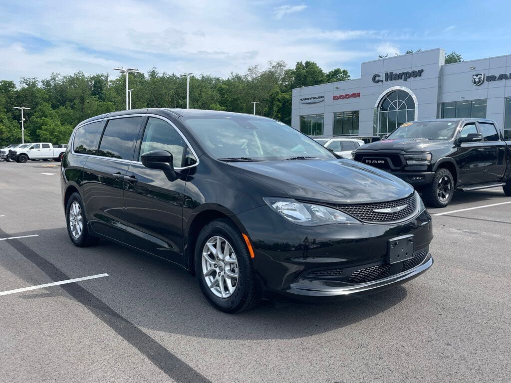 2023 Chrysler Voyager LX FWD