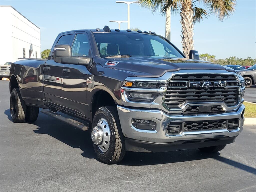 2025 RAM 3500 Tradesman Crew Cab LB DRW 4WD