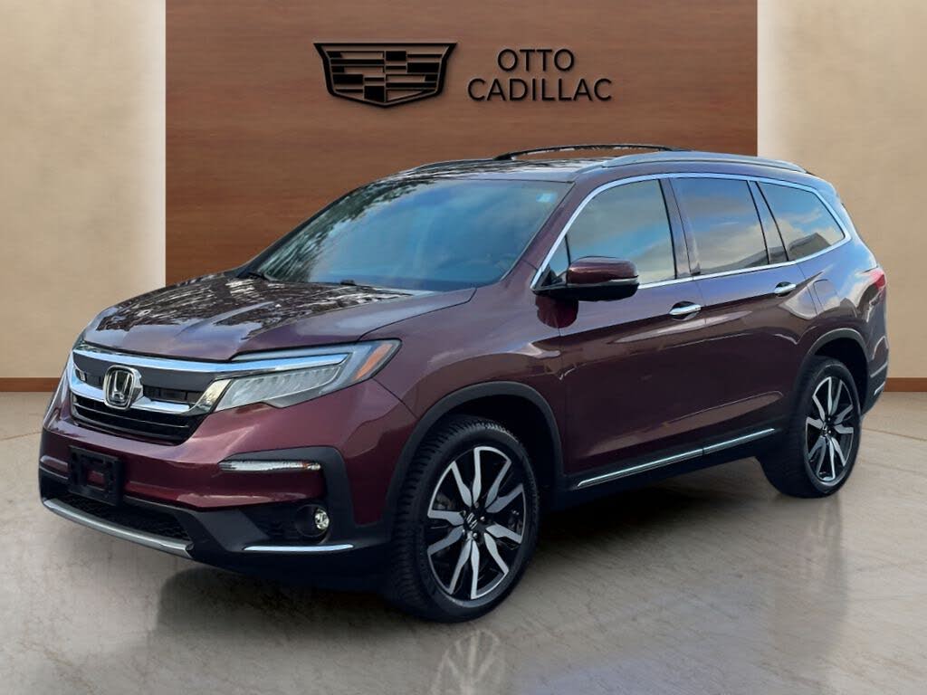 2021 Honda Pilot Touring AWD with Rear Captains Chairs