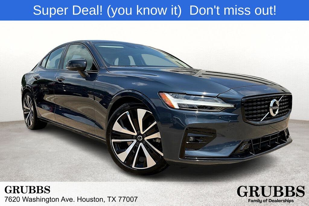 2022 Volvo S60 B5 Momentum FWD