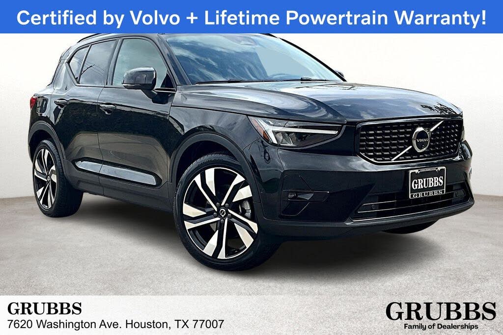 2023 Volvo XC40 B5 Plus Dark Theme AWD