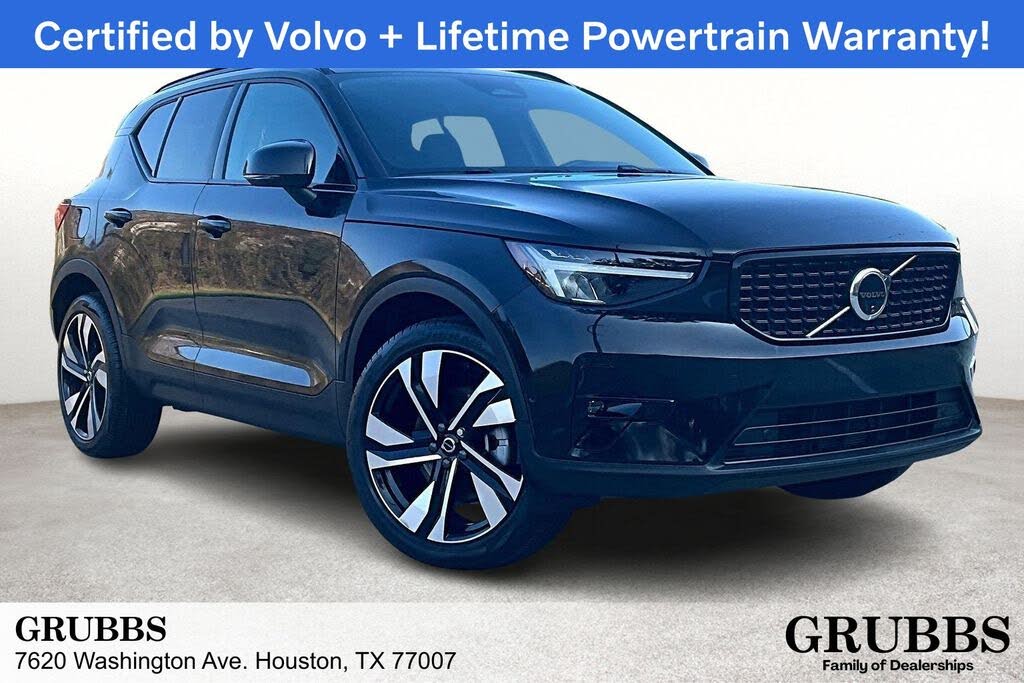 2025 Volvo XC40 B5 Plus Dark Theme AWD