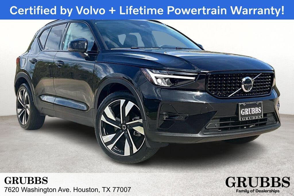 2025 Volvo XC40 B5 Plus Dark Theme AWD