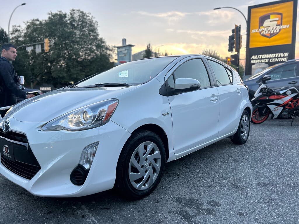 2015 Toyota Prius c Technology