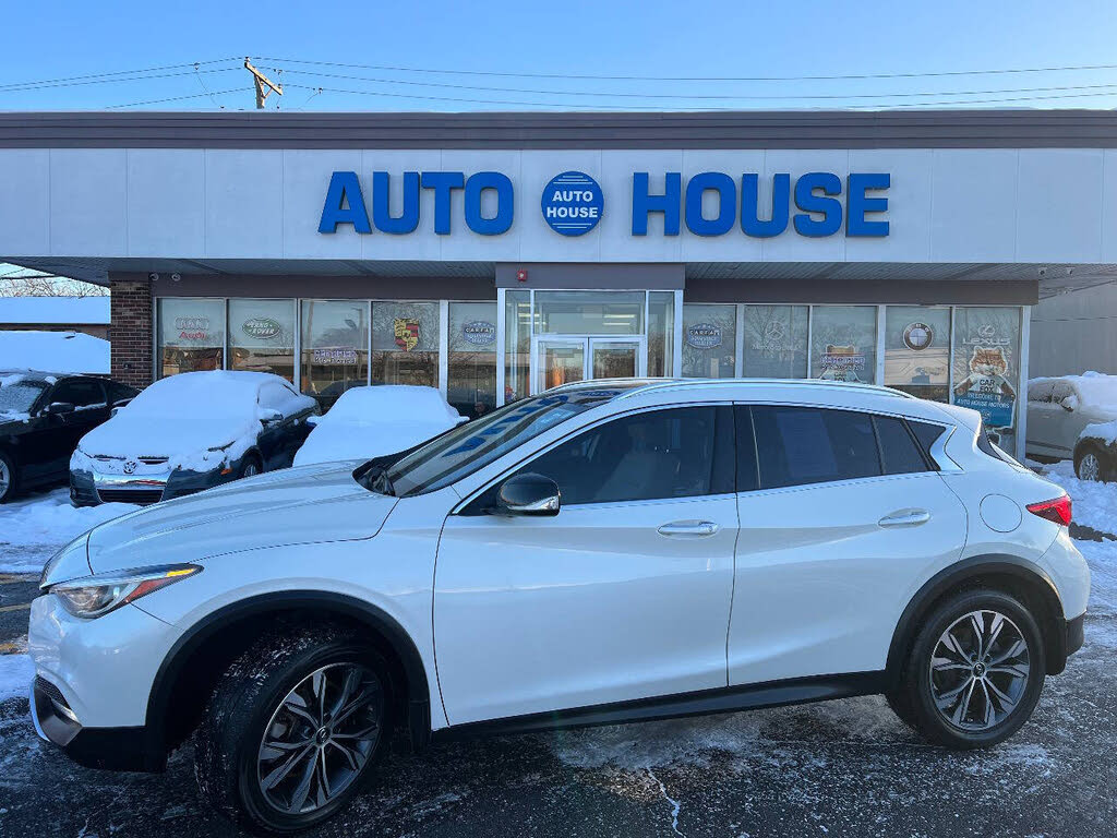 2018 INFINITI QX30 Luxury AWD