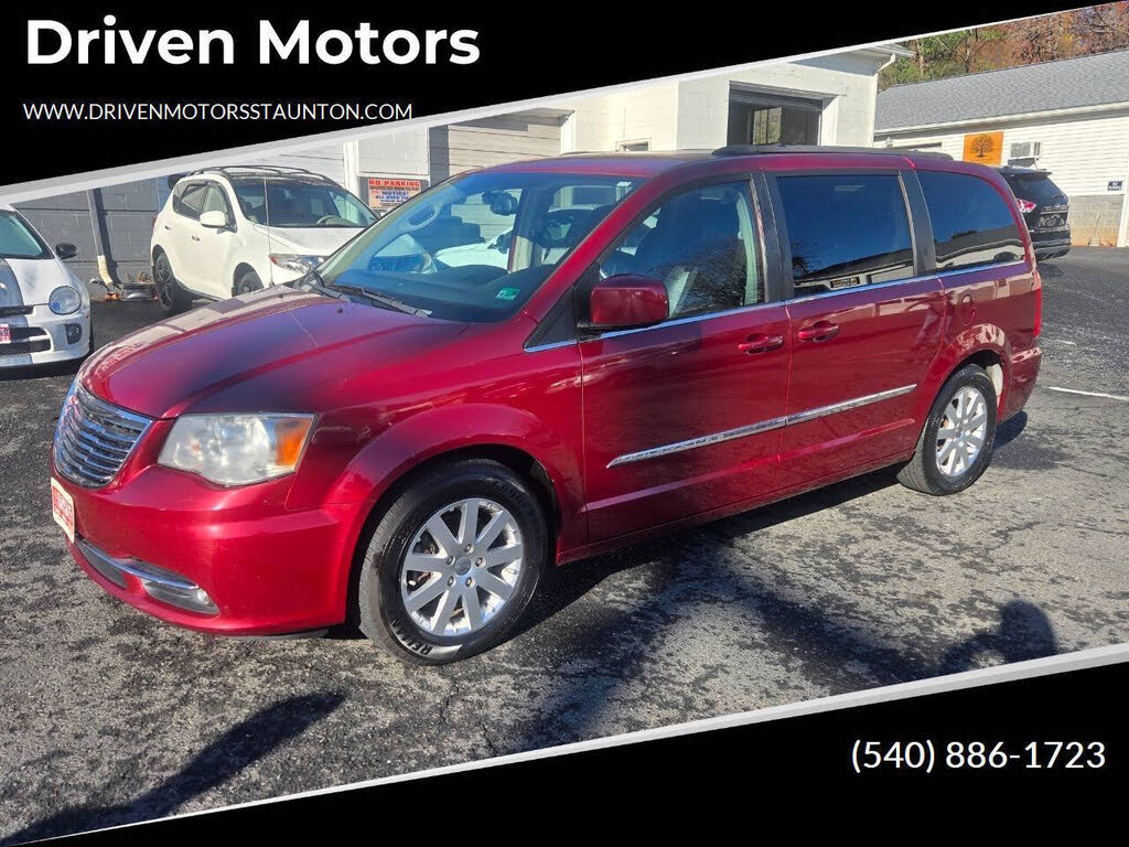 2013 Chrysler Town & Country Touring FWD