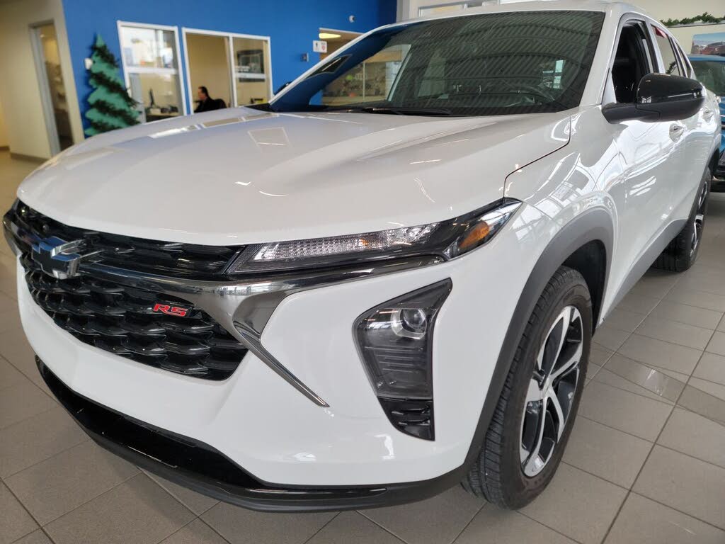2025 Chevrolet Trax RS with 1RS FWD