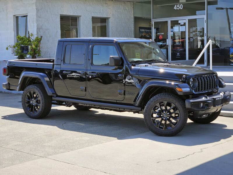 2025 Jeep Gladiator NightHawk Crew Cab 4WD