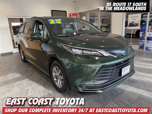 2025 Toyota Sienna LE 8-Passenger AWD