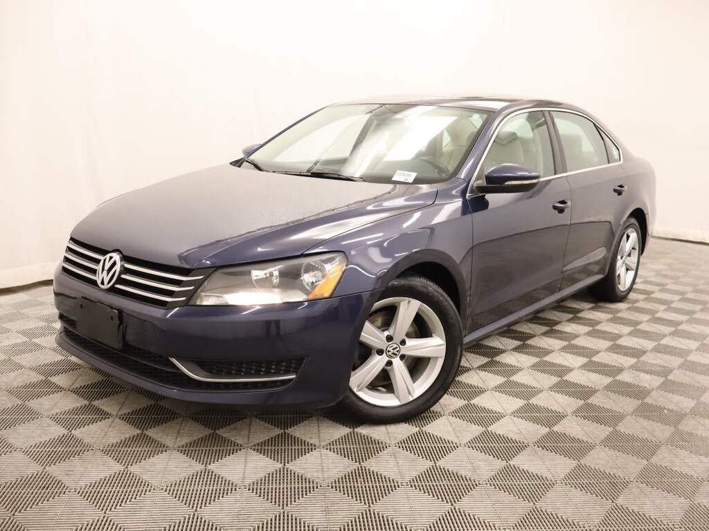 2012 Volkswagen Passat SE with Sunroof and Nav