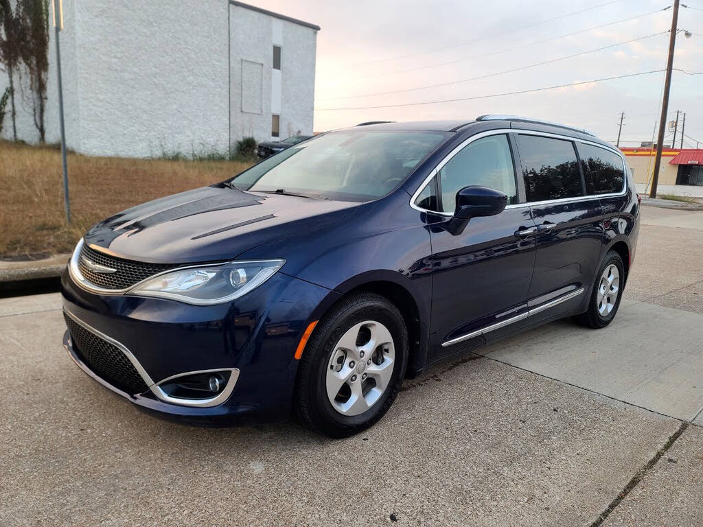 2017 Chrysler Pacifica Touring L Plus FWD