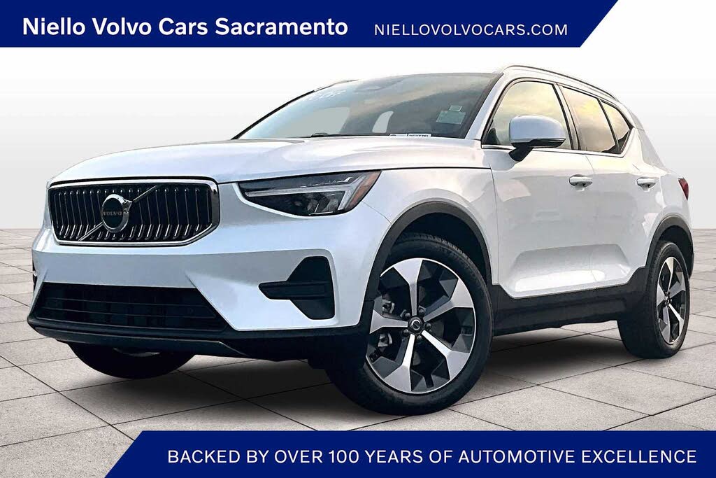 2025 Volvo XC40 B5 Core Bright Theme AWD