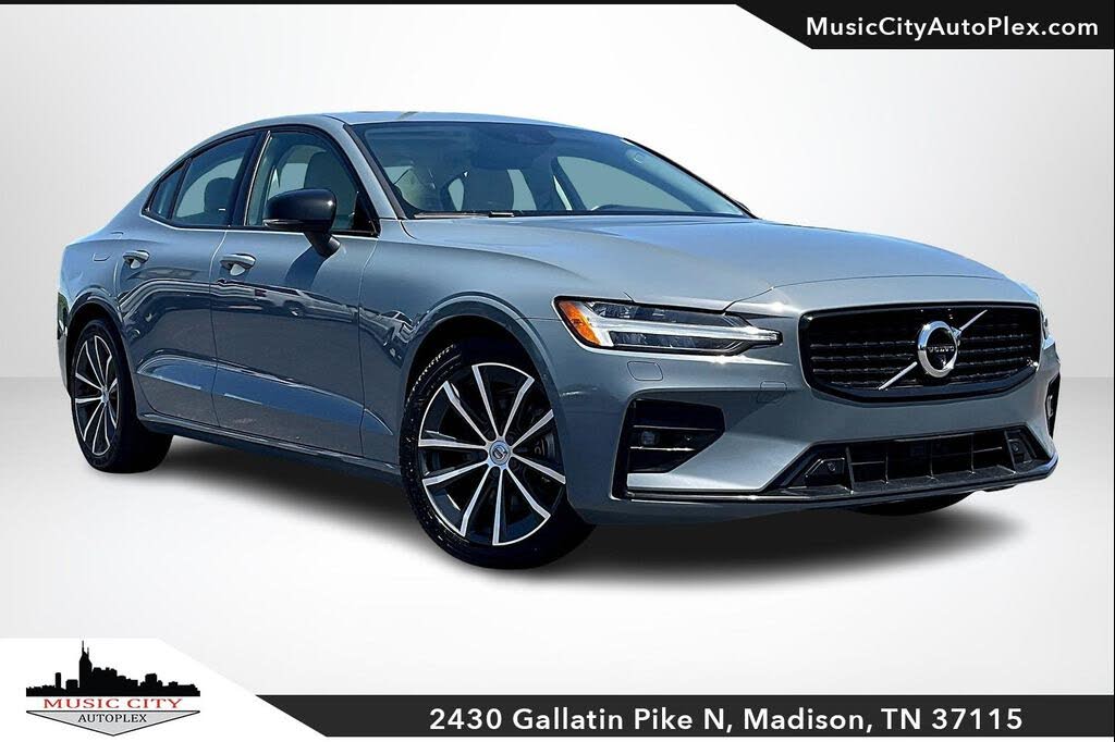 2022 Volvo S60 B5 Momentum AWD
