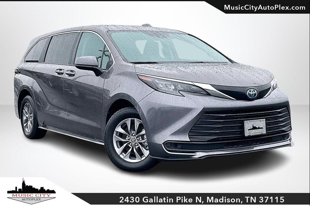 2024 Toyota Sienna LE 8-Passenger FWD