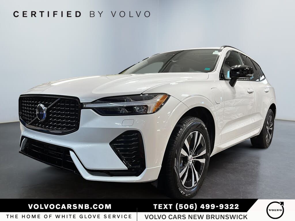 2025 Volvo XC60 Recharge T8 Core Dark Theme eAWD