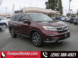Honda Pilot Touring AWD with Rear Captains Chairs