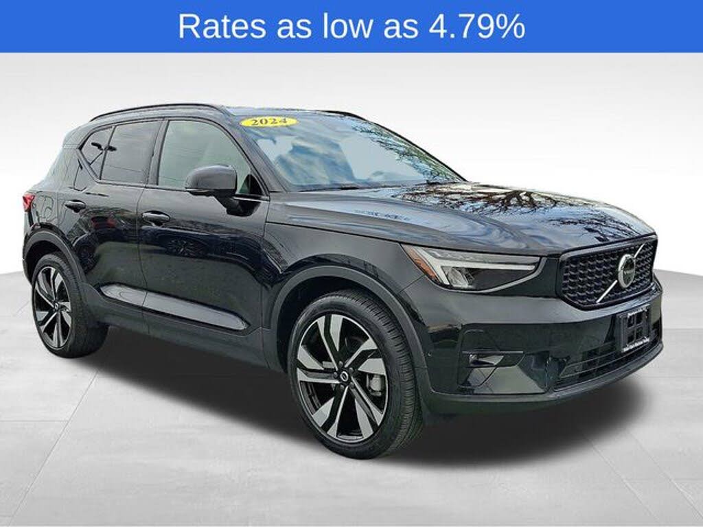 2024 Volvo XC40 B5 Plus Dark Theme AWD