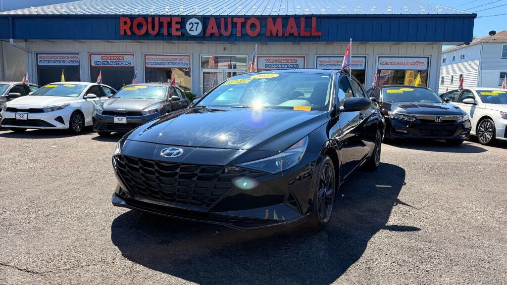 2023 Hyundai Elantra SEL FWD