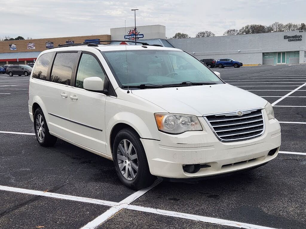 2009 Chrysler Town & Country Touring FWD
