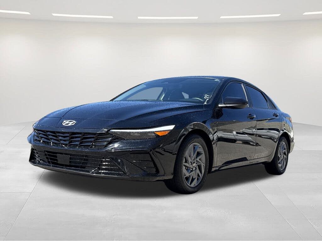 2024 Hyundai Elantra SEL FWD