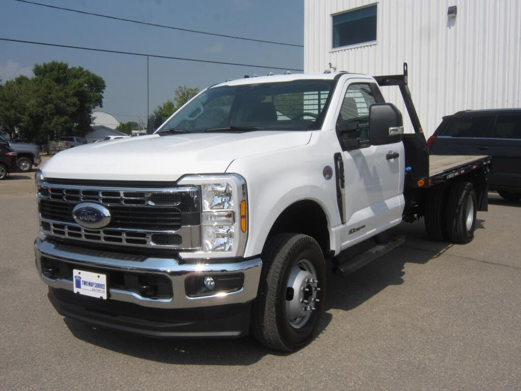 2025 Ford F-350 Super Duty Chassis XL Regular Cab DRW 4WD