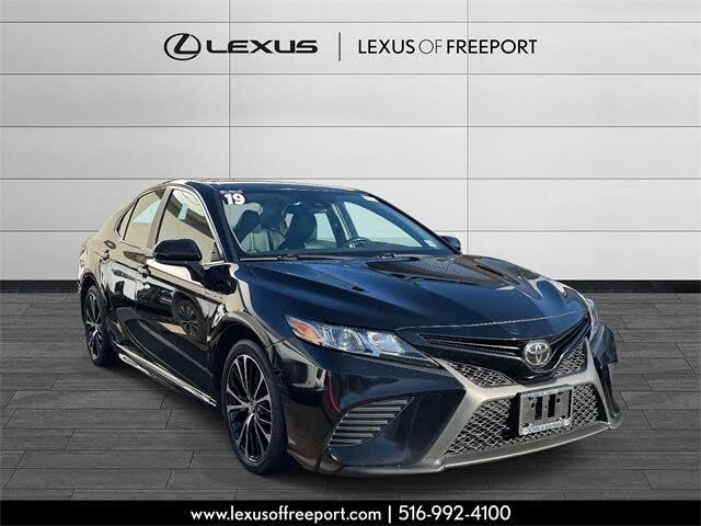 2019 Toyota Camry SE FWD