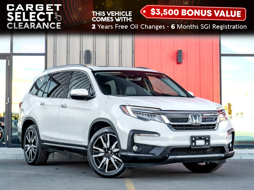 2022 Honda Pilot Touring AWD with Rear Captain's Chairs