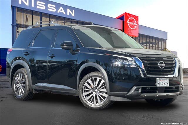 2022 Nissan Pathfinder SL FWD