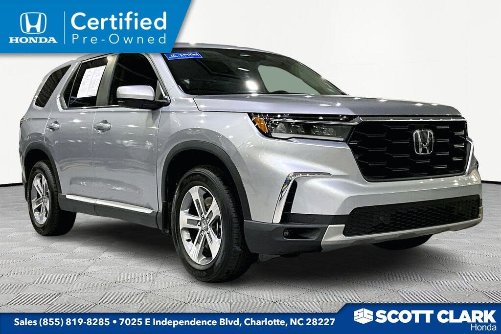 2024 Honda Pilot EX-L FWD with Captains Chairs