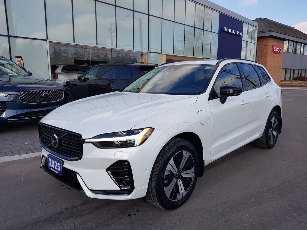 2025 Volvo XC60 Recharge T8 Plus Dark Theme eAWD