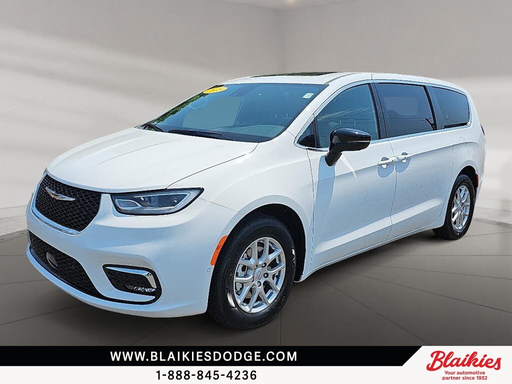 Chrysler Pacifica Select FWD 2025