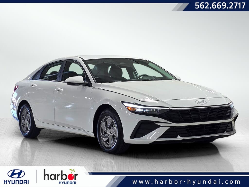 2025 Hyundai Elantra SE FWD