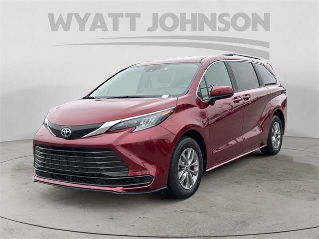 2025 Toyota Sienna LE 8-Passenger FWD