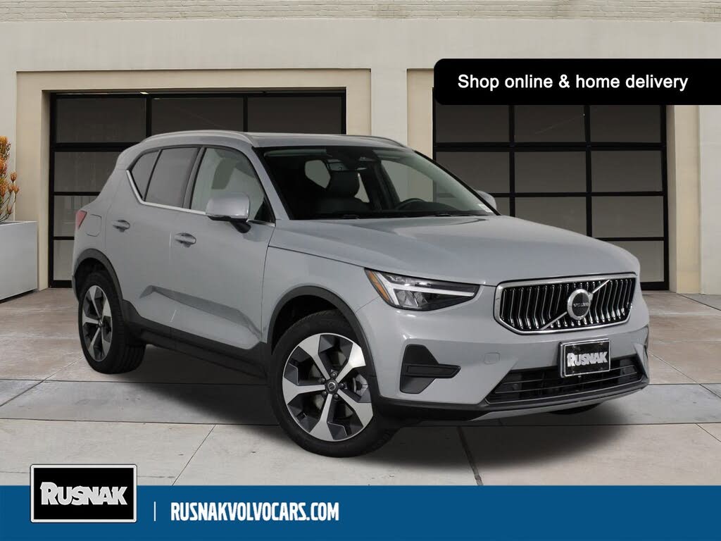 2025 Volvo XC40 B5 Core Bright Theme AWD