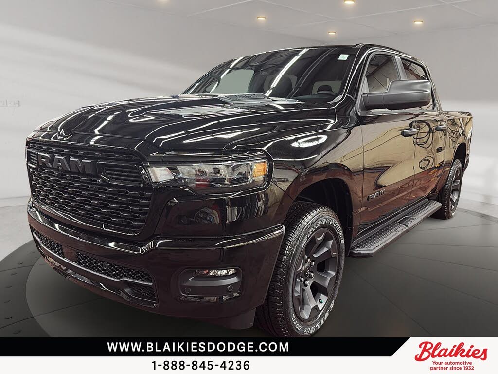 RAM 1500 Express Crew Cab 4WD 2026